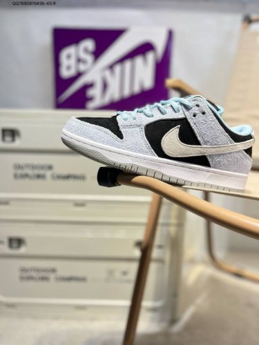 耐克Nike Dunk Low 板鞋Sb系列经典百搭休闲运动板鞋加厚鞋舌的填充，使舒适性大大提升，同时也更方便穿脱中底部分则加入了脚感柔软舒适Zoomair气垫