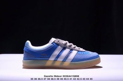 公司级Adidas Originals Gazelle Indoor 三叶草休闲防滑耐磨低帮板鞋 鞋头出色设计 塑就出众贴合感 稳固的后跟贴合足部曲线设计 软弹