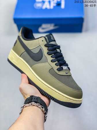 公司级带半码耐克nike Air Force 7 空军一号低帮百搭休闲运动板鞋。柔软、弹性十足的缓震性能和出色的中底设计，横跨复古与现代的外型结合，造就出风靡全 - 点击图像关闭