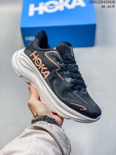 小红书推荐Hoka W Bondi 9全新配色 这个品牌来自于新西兰的毛利语 Hoka表示大地 One One表示飞越 连起来就是飞越地平线 One One不是