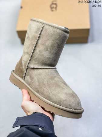 公司级 Ugg雪地靴 高帮筒靴 时尚舒适女鞋厚底增高短筒靴 俏皮可爱的百变造型， 美国轻奢品牌ugg 平底系列冬季 雪地休闲保暖毛毛雪地靴。官方同步包装 检验标 - 点击图像关闭