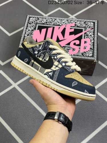 耐克nike Dunk Low 板鞋 Sb系列经典百搭休闲运动板鞋加厚鞋舌的填充，使舒适性大大提升，同时也更方便穿脱中底部分则加入了脚感柔软舒适zoomair气