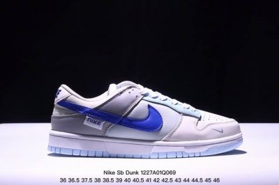 真标 耐克 Nike Sb Dunk Low Pro 男女同款运动鞋复古板鞋，采用柔软皮革鞋面，经久耐穿，塑就如元年款 Dunk 般的复古质感。鞋头透气孔，搭配