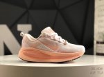 真标带半码 耐克 Nike Vomero 18 耐克 舒适减震防滑 低帮跑步鞋 全掌Reactx泡绵中底 前掌和后跟还配备了Air Zoom气垫单元 据说跑起来