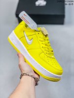 公司级带半码 耐克nike Air Force 1 Low 空军一号 Af1 低帮百搭厚底增高休闲运动板鞋。柔软、弹性十足的缓震性能和出色的中底设计，横跨复古与