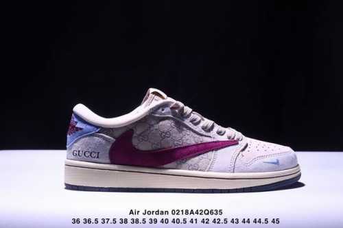 海外爆款限量发售！Nike Jordan Air Jordan 1“斯图西联名蛇年限定 米白黑灰勾” 高端定制 低帮 复古 减震 防滑 耐磨 篮球鞋 定制鞋盒