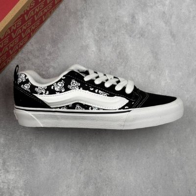 本地180 核心私 Vans Knu Skool Vr3 黑白涂鸦 面包鞋 坎普尔·茱利安系列低帮复古硫化休闲运动板鞋“肥胖版大Logo” 要说整个年最为热门的