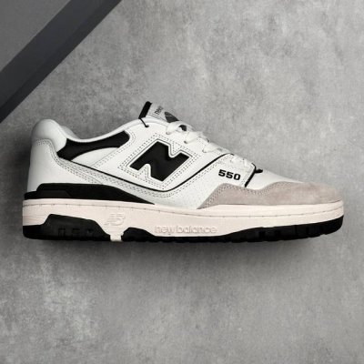 本地220 核心私 new Balance Nb 550 皮革 轻便舒适减震低帮复古篮球鞋 new Balance 550板鞋，是一款深受喜爱的复古鞋款。它首次