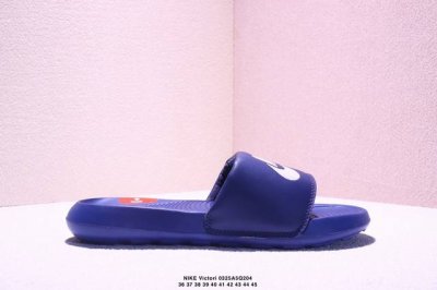 70 耐克Nk Victori One Slide Print Mix维多利一号系列夏季沙滩运动防滑一字潮流拖鞋 Cn9675 简约清爽的夏季必备单品 焕新升级