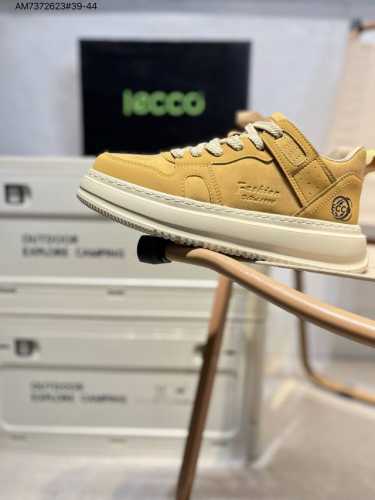 Ecco爱步男鞋轻便透气舒适耐穿 亲肤吸汗舒适内里 防滑防磨 持久干爽 简约粗绳系带 穿脱更加方便 柔韧防滑大底 鞋底立体凹槽 凹凸花纹加持 增强防滑减震性能