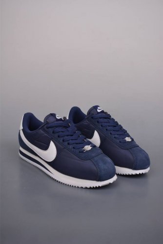 180 原装渠道订单 实体充正操作 Nike Classic Cortez Leather 秉承元年款经典风格 糅合防水鞋面设计 传统鞋带系统和覆面设计增强贴
