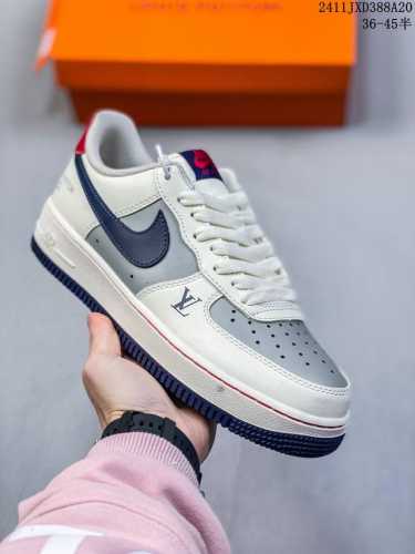 公司级带半码耐克nike Air Force 7 空军一号低帮百搭休闲运动板鞋。柔软、弹性十足的缓震性能和出色的中底设计，横跨复古与现代的外型结合，造就出风靡全