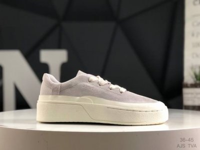 阿迪达斯 Adidas Labcourt 百搭休闲轻松舒适 耐磨透气低帮 板鞋 男女同款 鞋面使用了绒毛麂皮 ，鞋面和鞋底连接处使用了包边处理，看起来更加精致有