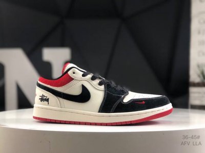 公司级带半码 耐克 Air Jordan 1 Low 此款主张打破传统的工业化流水线设计限制，以Made By Ideas的超级创意为理念，集结众多潮流设计师，