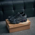 核心私 Asics Gel-Kinetic Fluent 亚瑟士运动休闲透气专业跑鞋 新一代缓震未来感跑鞋 鞋面复杂的切割和银色细节极具前卫风格 大底科技十足且