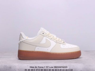 耐克 Nike Air Force 1 '07 Low 空军一号低帮，柔软、弹性十足的缓震性能和出色的中底设计，横跨复古与现代的外型结合，造就出风靡全球三十多年