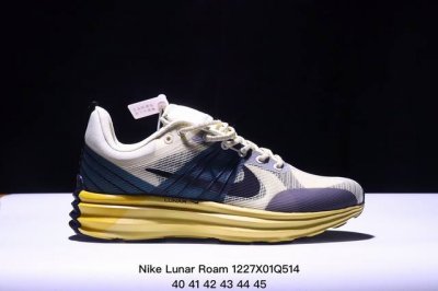 Nike Lunar Roam 人气单品 收到的nike鞋1Ogo””数量不一样：品牌在23年前后将“”数量由2个调整为1个，因此鞋舌刺绣标、鞋垫等多个位置存在