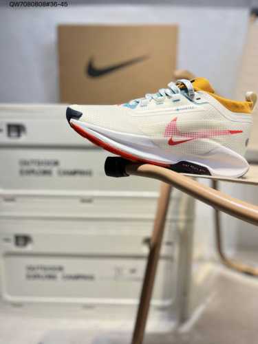 180 Nike Pegasus Trail 5轻盈舒适低帮 Nike Reactx 泡沫跑步鞋，设计时尚，颜色搭配亮眼，上脚效果非常吸睛。材质轻便，透气性也很