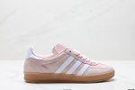 公司级Adidas Originals Gazelle Indoor 三叶草休闲防滑耐磨低帮板鞋 鞋头出色设计 塑就出众贴合感 稳固的后跟贴合足部曲线设计 软弹