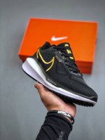 Nike Zoom Vomeri 17 轻量跑鞋 耐克网透面气 训跑练步鞋拥有 Zoom Air 一如既往的稳定感和流畅感 鞋面采用工程网眼设计 为特定高热区域