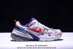 真标耐克nike Wmns V2K Runtekk Low”White Grey Pink”复古潮系列未来复古老爹风百搭休闲运动慢跑鞋 货号:Fn0738-10