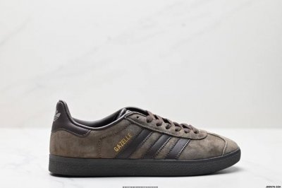 公司级Adidas Originals Gazelle 三叶草休闲防滑耐磨低帮板鞋 鞋头出色设计 塑就出众贴合感 稳固的后跟贴合足部曲线设计 软弹舒适 不易磨脚