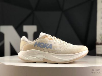 公司级带半码小红书推荐Hoka M Rincon 4全新配色 这个品牌来自于新西兰的毛利语，Hoka表示大地，One One表示飞越，连起来就是飞越地平线，On