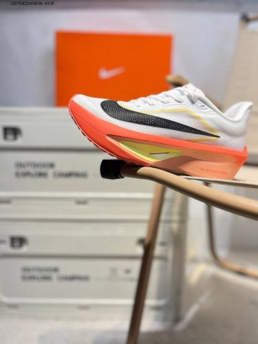 nike Zoom Fly 6 耐克超弹轻盈跑步鞋 #鞋款搭载 Flyknit 材料 打造出众弹性 易于穿脱 采用React技术 轻盈耐穿泡绵打造,铸就出众回弹
