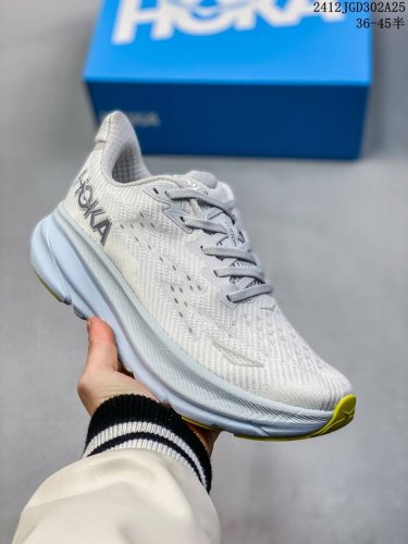 公司级小红书推荐hoka M Clifton 9 全新配色 这个品牌来自于新西兰的毛利语，Hoka表示大地，One One表示飞越，连起来就是飞越地平线，One