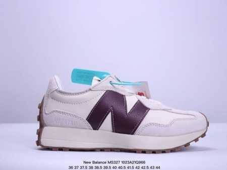 New Balance MS327系列 复古休闲运动慢跑鞋 #全新 New Balance 327 系列，以更纯粹的复古风格设计打造的全新造型。侧身还以解构设计 - 点击图像关闭