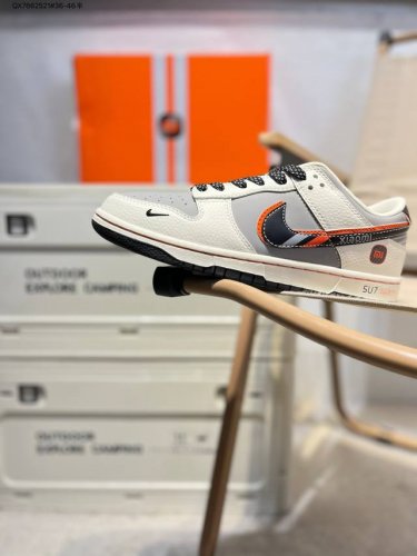 小米 X 耐克Nike Dunk Low 板鞋Sb系列经典百搭休闲运动板鞋加厚鞋舌的填充 使舒适性大大提升 同时也更方便穿脱中底部分则加入了脚感柔软舒适Zoom