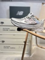 原楦原纸版开发版型#采用超轻透气3D针织网纱线材料结构鞋面及打印Logo细节#中底嵌入Fuelcell轻量化技术组合全掌纤维塑料Tpu板Nb新百伦New Bal