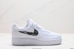 真标耐克nike Air Force 7空军一号低帮百搭休闲运动板鞋。柔软、弹性十足的缓震性能和出色的中底设计，横跨复古与现代的外型结合，造就出风靡全球三十多年