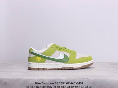 Nike Dunk Low Se “85” 双勾 Nike推出特别版dunk Low企划。此款nike Dunk Low采用灰色面革材质，鞋身左右侧均配有皮革质