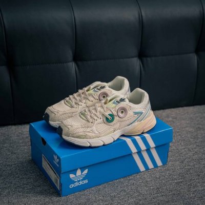 核心私 Adidas Originals Astir 复古单品 这款Adidas Astir 慢跑鞋,助你向世界展示自己的态度。灵感源自00年代的亮眼跑鞋,金属