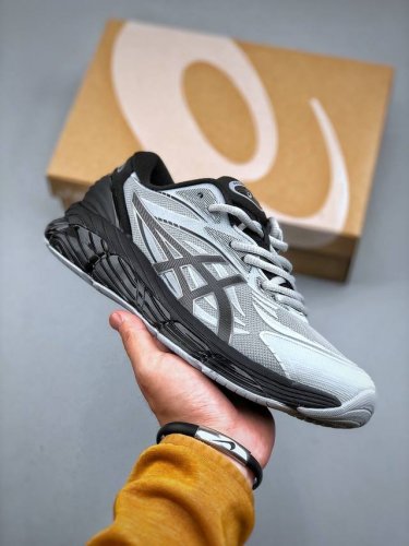 Asics Gel-Quantum Viii 亚瑟士复古透气休闲鞋缓震男子耐磨跑步鞋 1203A305-024 #鞋面采用无缝线鞋面，贴合脚型，穿着舒适；中底