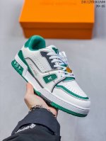 Louis Vuitton 路易威登 男鞋，采用荔枝纹牛剖革组合粒面牛剖革鞋面材质，鞋垫嵌入软脚感EVA物料，外置TPR光泽隔色鞋底法国巴黎百年奢侈品牌LV路易