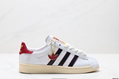 真标阿迪达斯Adidas三叶草 Originals Superstar贝壳头系列低帮经典百搭休闲运动板鞋 蛇年限定款新年款经典运动鞋贝壳头 以白色为主 后跟和鞋
