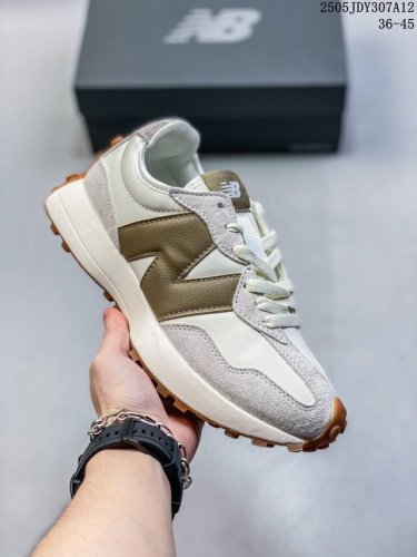 真标 Nb 新百伦 New Balance 327系列复古休闲运动慢跑鞋时尚男女运动鞋 以更纯粹的复古风格设计打造的全新造型 侧身还以解构设计，将 N 字标志以