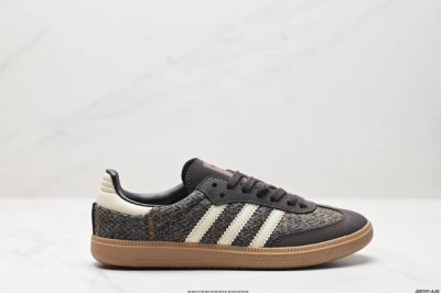 公司级adidas Handball Spezial 官方正确版本 阿迪达斯经典款 复古休闲板鞋 全鞋采用反毛皮制作 牛筋耐磨大底 承载青春情怀的板鞋 经典三条