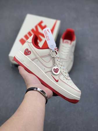 海外限量发售！公司级NIke Air Force 1 '07 Low “川久保玲联名--米白红线”空军一号 低帮 运动鞋 休闲鞋 折边针车 工艺难度大 原楦头原 - 点击图像关闭