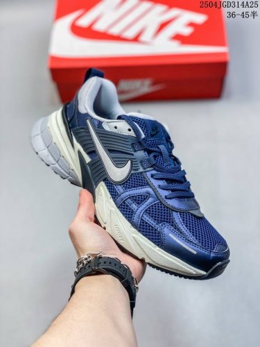 真标带半码Nike Journey Run 耐克 缓震 跑步鞋 使用了新型的缓震 尺码：见图 编码：04Jgd314A25