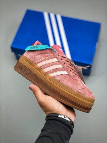 Adidas Originals Gazelle Bold W 羚羊松糕系列复古百搭厚底增高低帮休闲运动板鞋 翻毛草莓熊粉色生胶底 货号:Jh9666 尺码 3