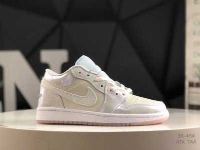 真标带半码 耐克 Air Jordan 1 Low 低帮 蓝柠檬 Aj1 乔丹1代 Aj1 乔1 低邦 蓝黄拼接 乔丹篮球鞋系列 鞋身采用蓝色皮革勾勒轮廓，明黄