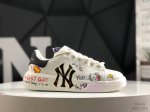 Mlb 小麦昆 Chunky Classic 大印花板鞋 休闲时尚厚底增高休闲运动鞋 潮流百搭一脚蹬运动鞋男女轻便胶鞋。这双鞋子韩范十足,很适合初夏穿搭,白色厚