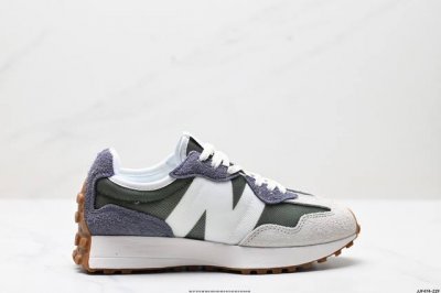 公司级New Balance Ms327 复古休闲运动慢跑鞋 以更纯粹的复古风格设计打造的全新造型 侧身还以解构设计 将 N 字标志以做旧压花样式呈现 官方货号