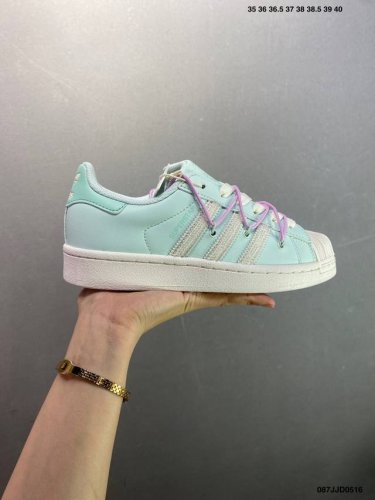 Adidas Originals Superstar 2 百搭舒适 防滑耐磨 低帮 板鞋 女款 薄荷绿色 搭配花蝴蝶配饰搭配双鞋带 货号 Jr1333 号码 3
