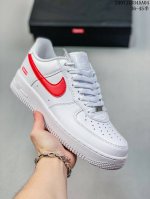 公司级带半码 Nk Air Force 1‘07 Low 空军一号低帮休闲板鞋 鞋款采用再生材料制成，混合了皮革、网眼和绒面革。侧面的双 Swooshes、“8