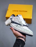 fragment X Travis Scott X Lv Air Jordan 1 Low 三方联名倒钩 性价比原盒出货 全新的三方联名低帮倒钩鞋面延续了黑脚趾