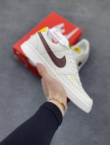 超级福利 核心特价 长期补货 Nike Court Borough 低帮百搭透气休闲运动板鞋男女鞋 经典耐用的设计，兼顾舒适脚感和出众风范，演绎匠心之作。结构性